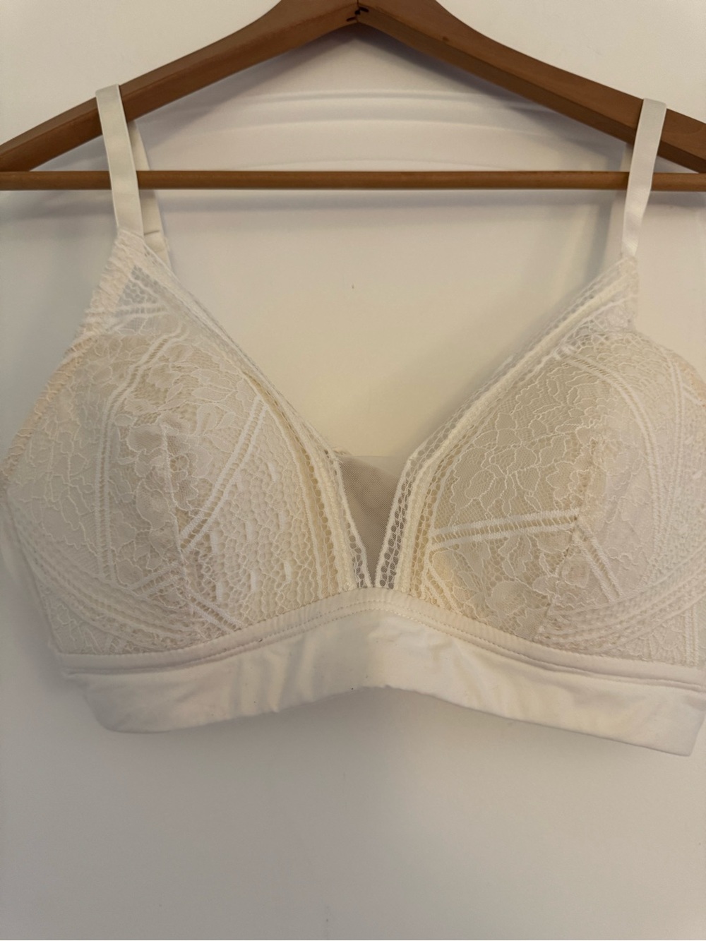 Lace Wireless Bralette - Cream